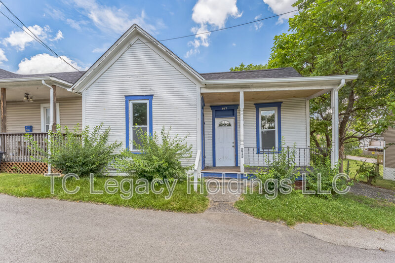 Fairmont House: 907 Floral Avenue