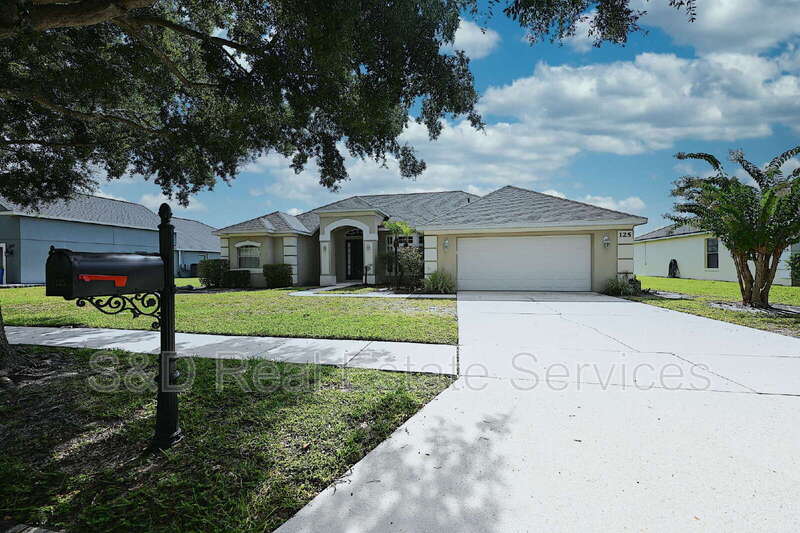 Auburndale House: 125 Costa Loop