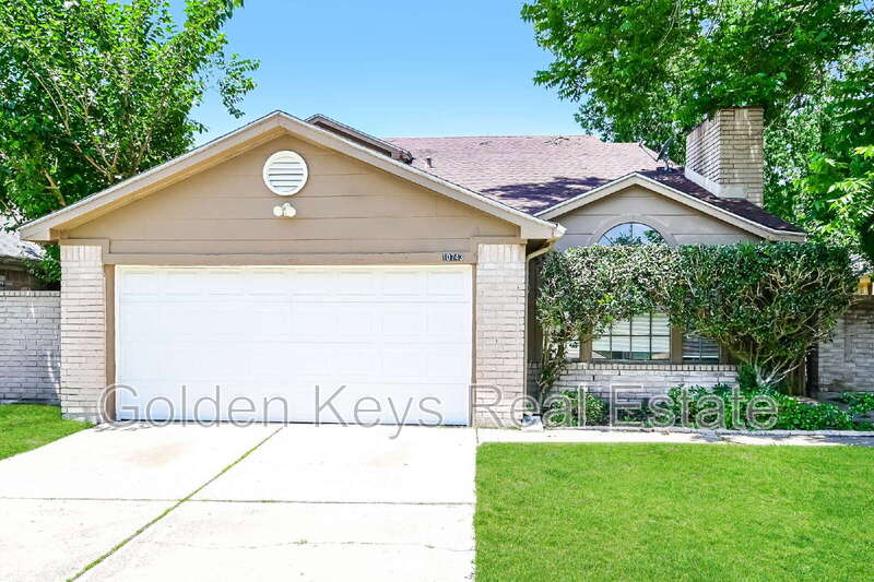 Houston House: 10743 Staghill Dr