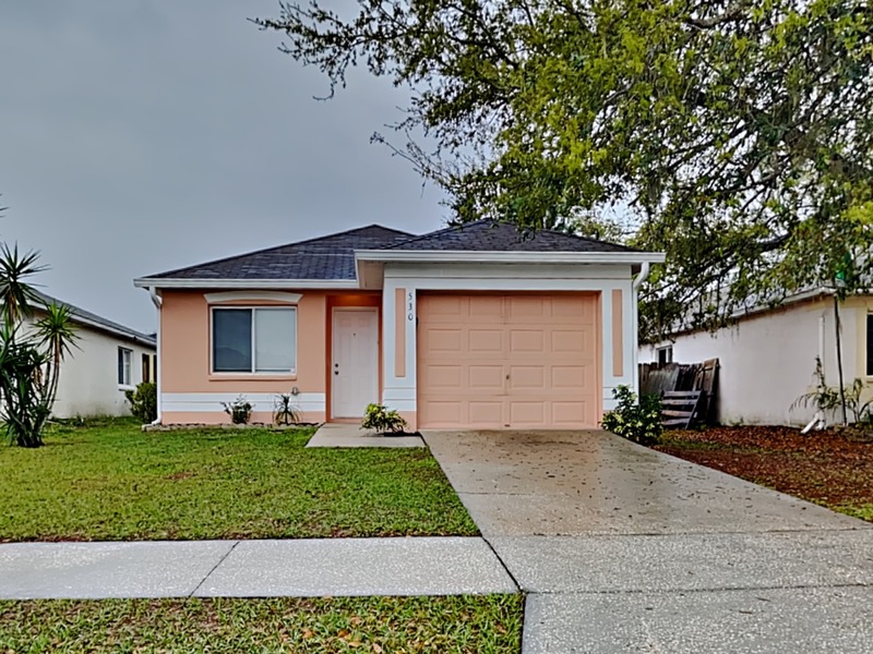 Plant City House: 530 Scarlet Maple Ct