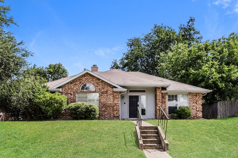Desoto House: 404 Derby Ln