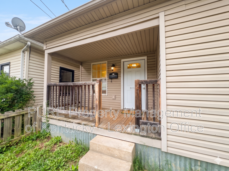 Lexington House: 523 1/2 Ohio St