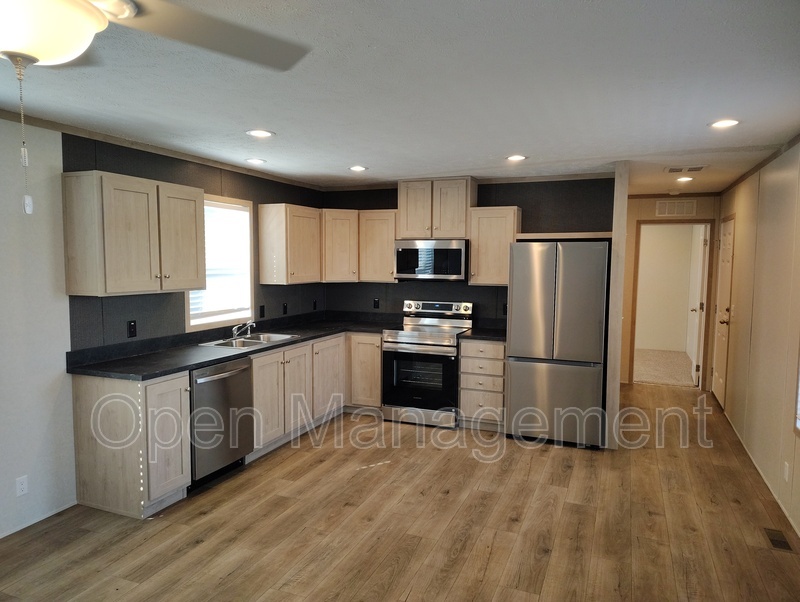 Gering House: 120 Terry Blvd