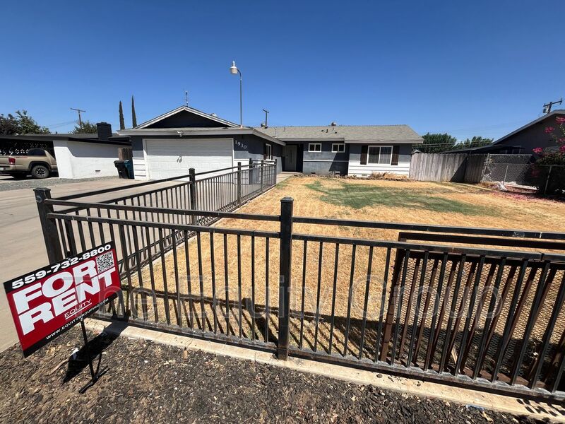 Porterville House: 1930 N Maston St