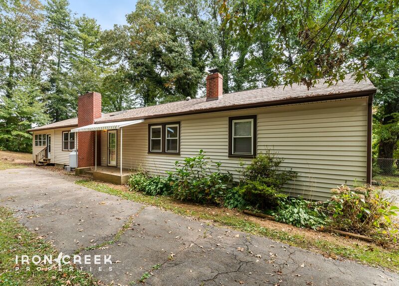 Swannanoa House: 307 Northeast Avenue