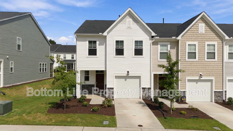 Durham Townhome: 5811 Woodlawn Dr