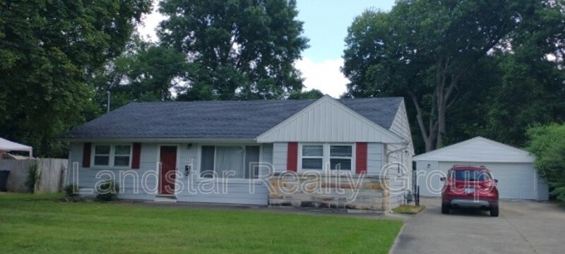 Louisville House: 9403 Burgoo King Rd