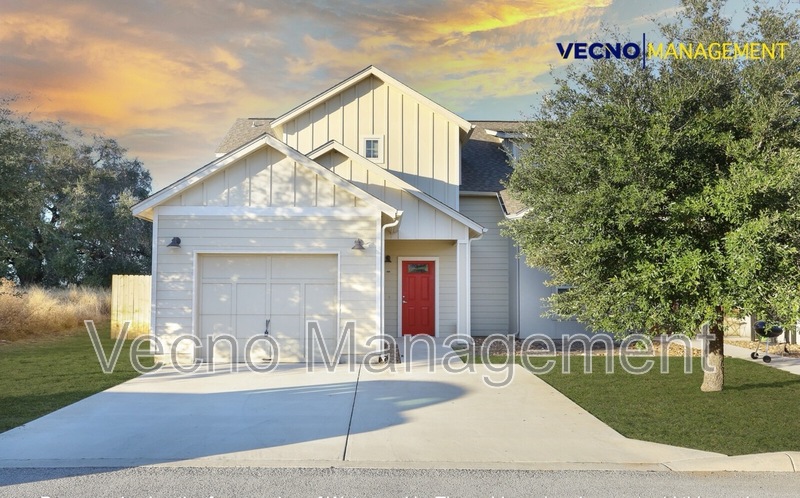 Pleasanton House: 223 Circle Court