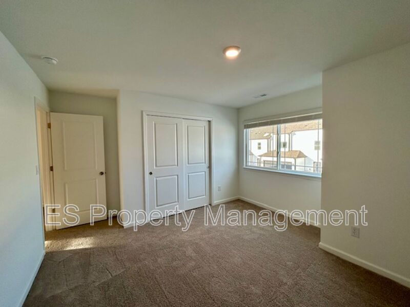 Beautiful, 2 Story Newly Built - 3 Bedroom, 2.5 Bath!  - Photo 22