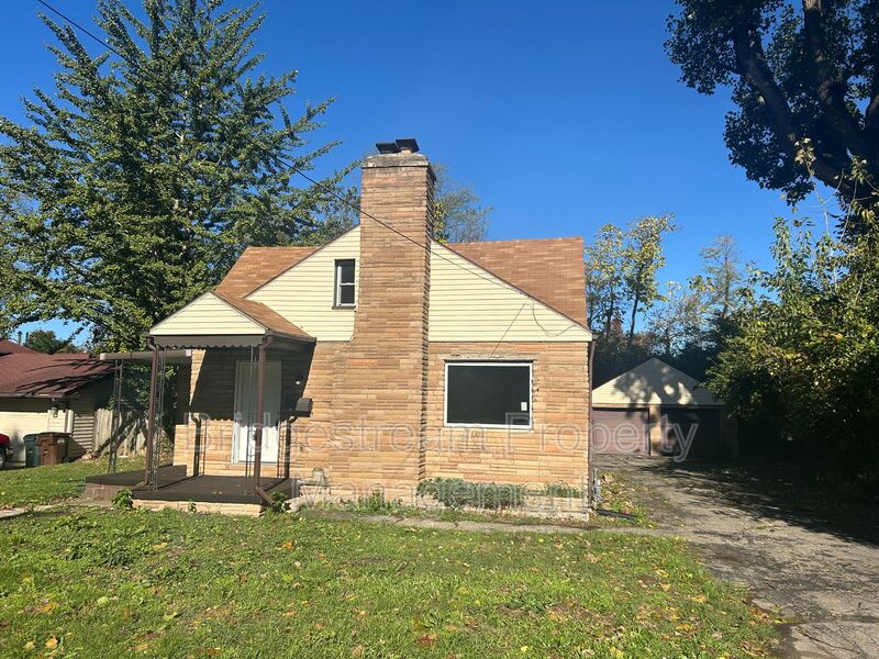 Dayton House: 209 Julia Ave