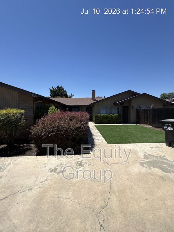 Visalia House: 2023 South Tracy Ct