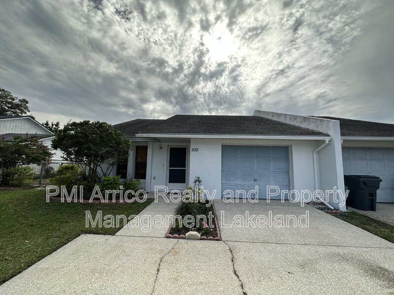 Lakeland Condo: 239 Village Crest Court