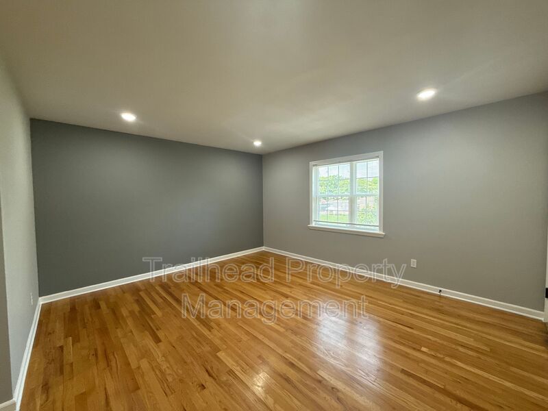 Kansas City House: 6421 Brookside Rd