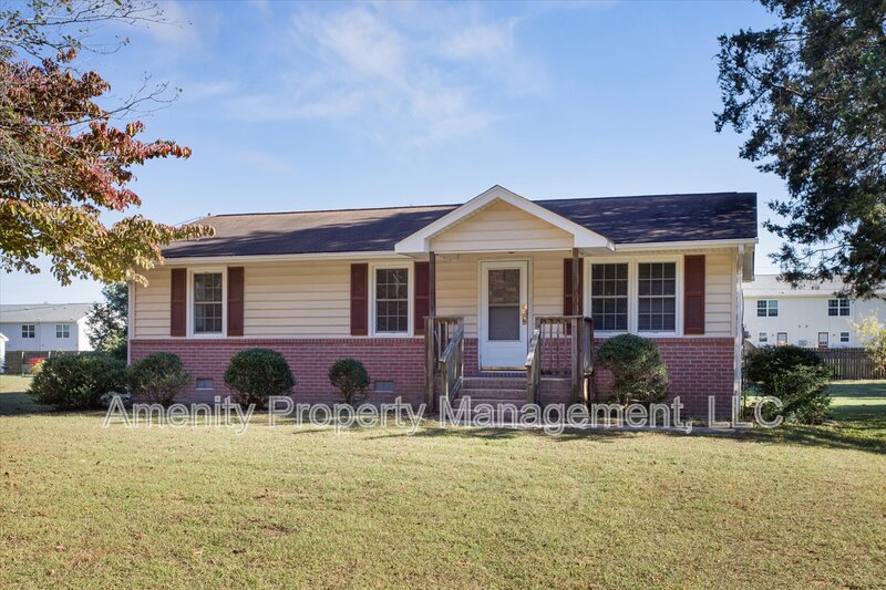 Gloucester Point House: 7268 Stokes Drive