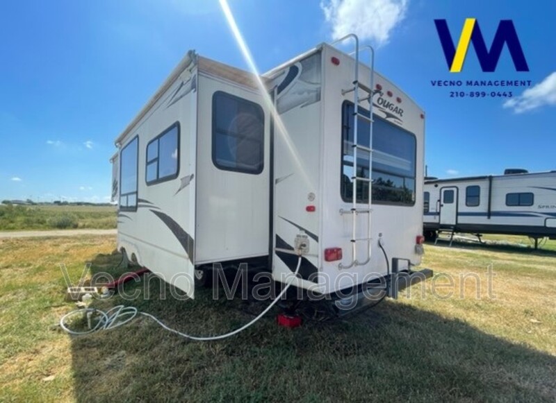 Floresville House: 642 10th St.