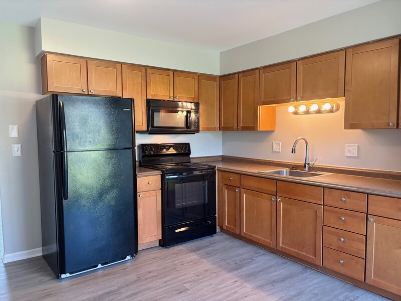 Montgomery Townhome: 724 Oakton Rd