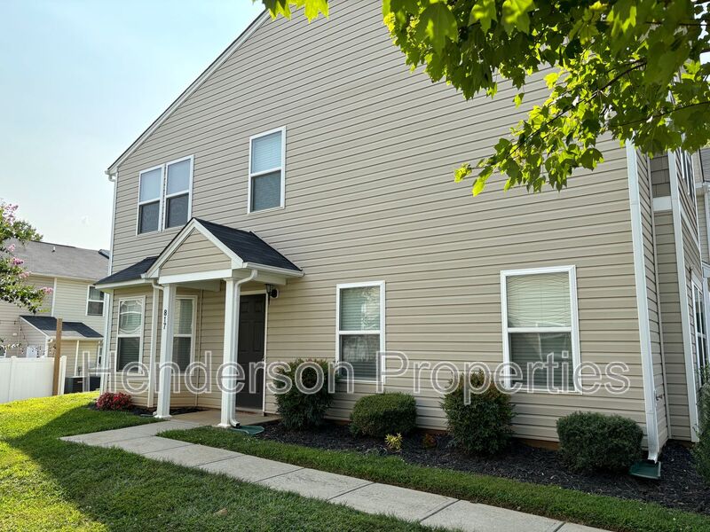 Statesville Townhome: 817 Ranchero Street