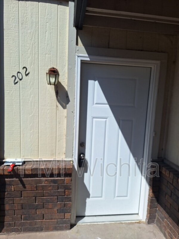 Wichita Townhome: 535 S. Lulu Ave