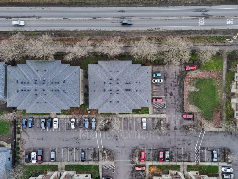 Monmouth House: 537 N Catron Place