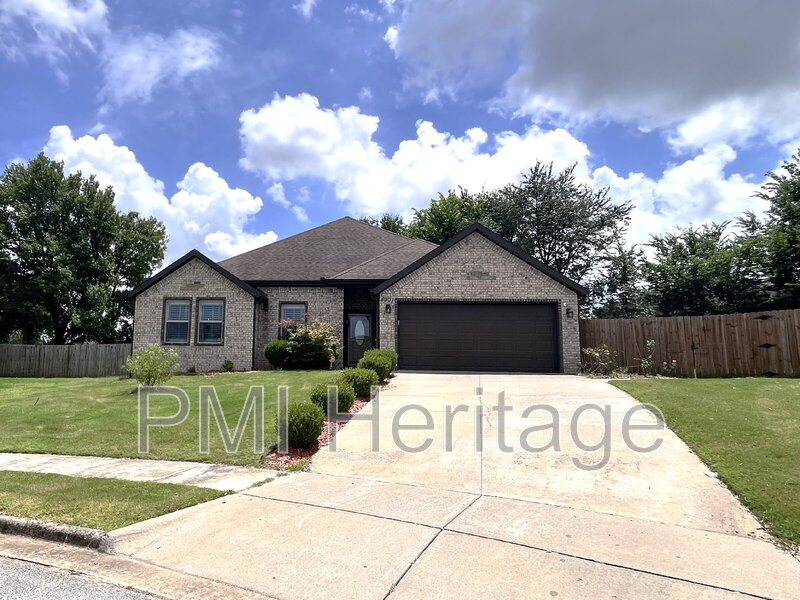 Bentonville House: 4901 Southwest Energy Avenue