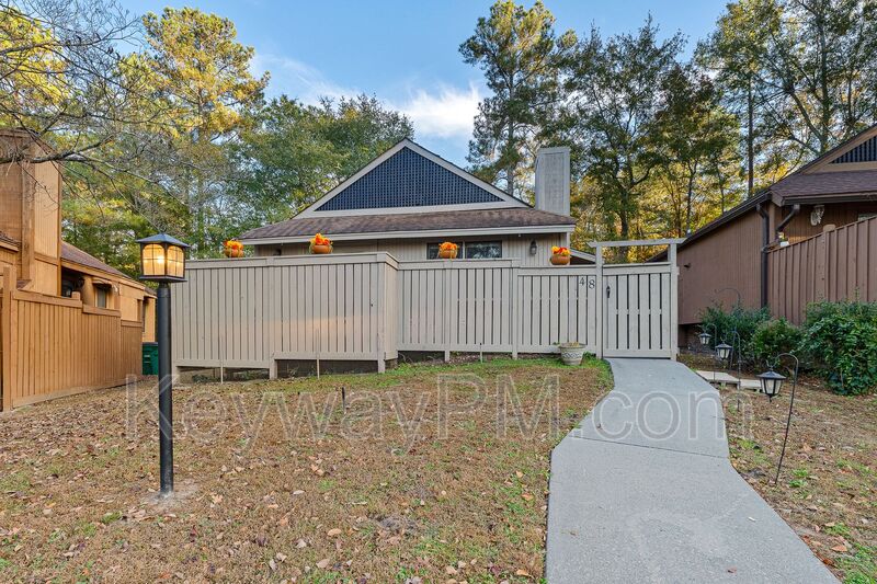 Aiken House: 48 Bluff Pointe Way