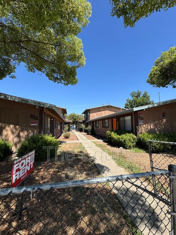 Visalia Condo: 810 South Court St