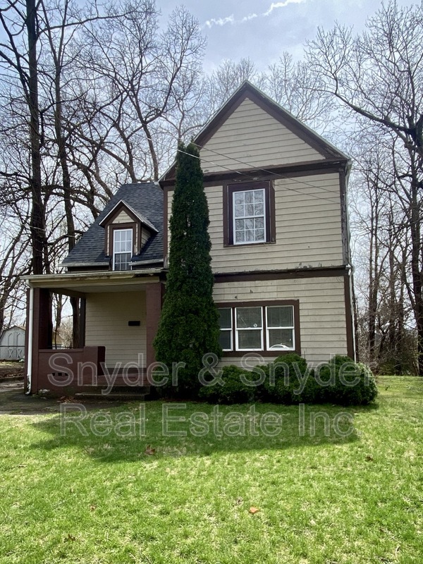 Akron House: 390 Doyle St