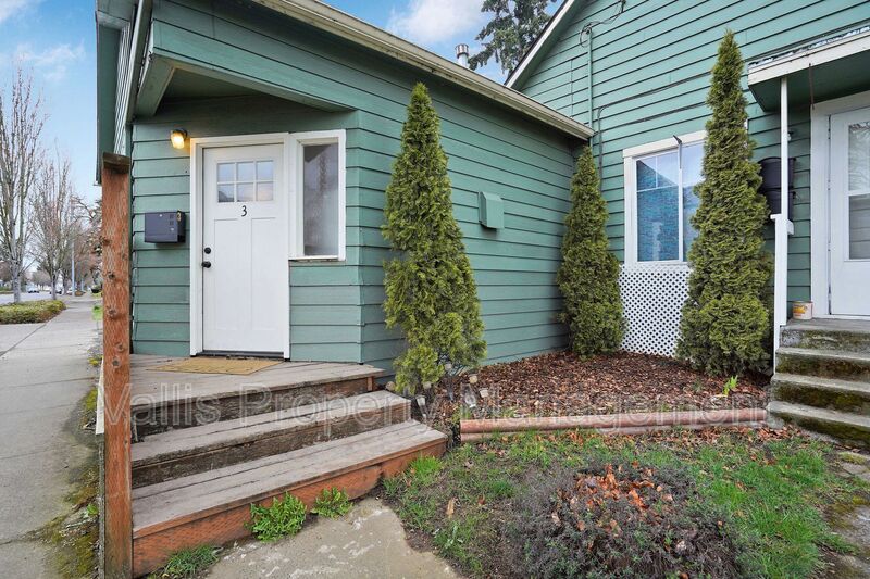 Salem Condo: 1204 Commercial St NE - 3