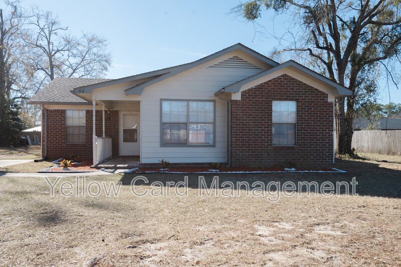 Hinesville House: 82 Crosby Dr