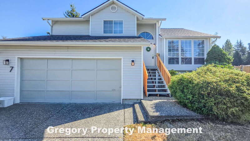 Everett House: 7 60th Pl SE