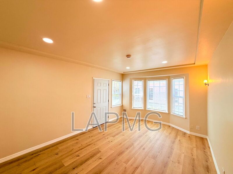 Los Angeles House: 1535 South Fairfax Ave.