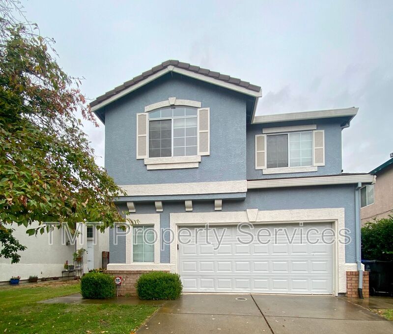 Elk Grove House: 8966 Forked Creek Way