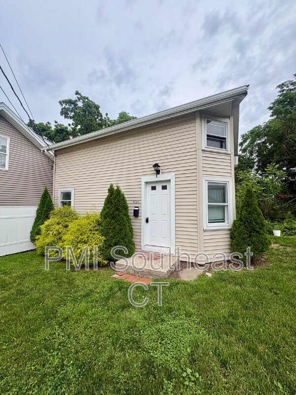 Groton Condo: 12 Fort Hill Road
