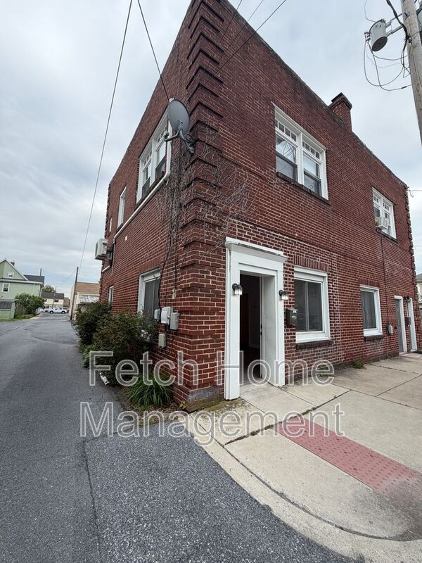 Manheim House: 10 South Pitt Street