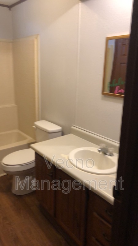 Burkburnett House: 201 South Preston Road - 22