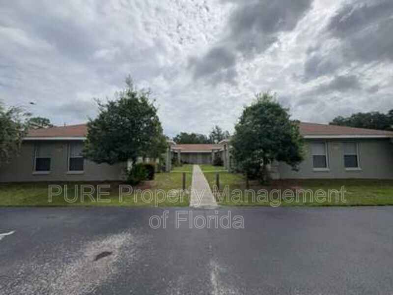 Ocala House: 7455 Midway Terrace