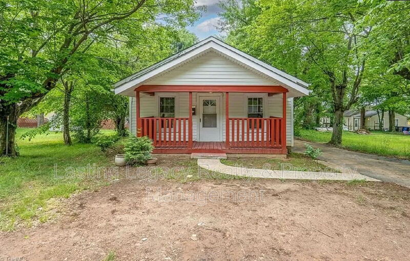 Winston-Salem House: 1006 Junia Avenue