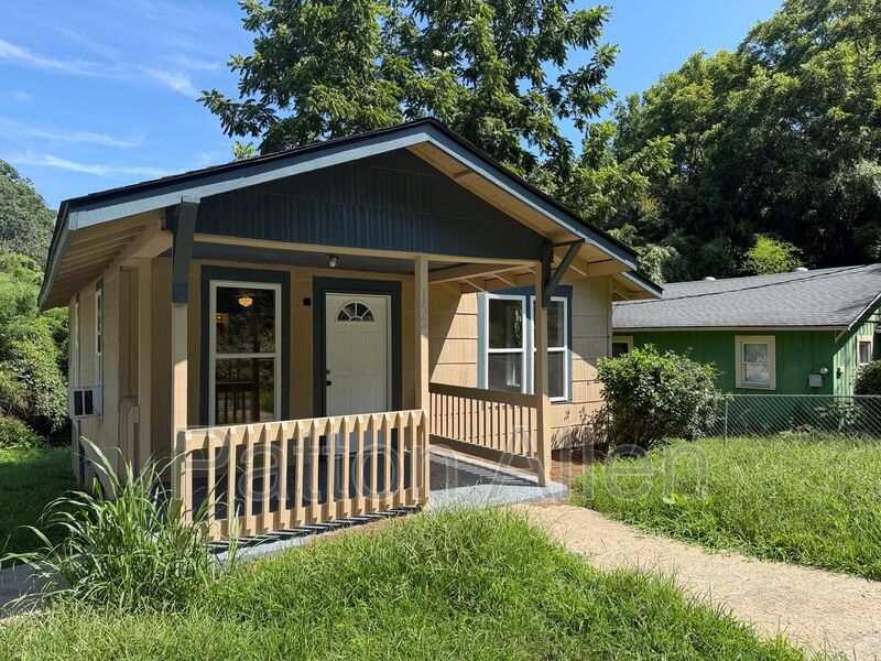 Asheville House: 152 Ardmore Street