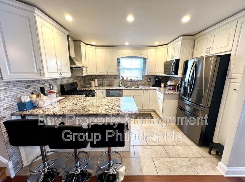 Philadelphia House: 2988 Welsh Rd