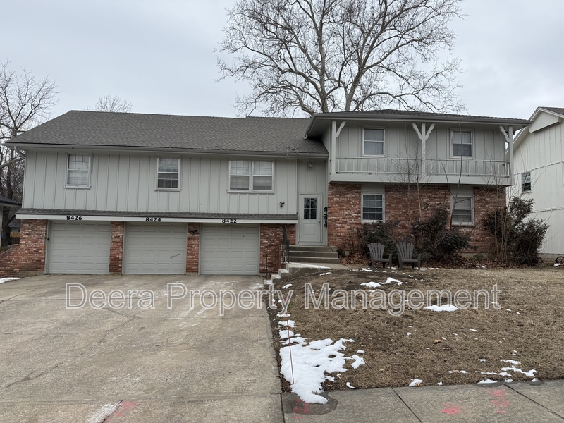 Overland Park Condo: 8424 Travis Lane