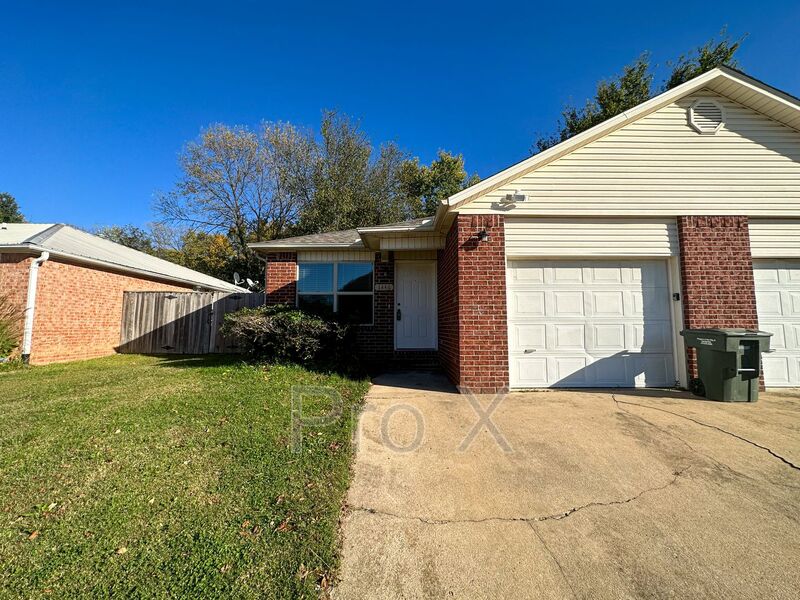 Fayetteville House: 1446 N Dawn Drive