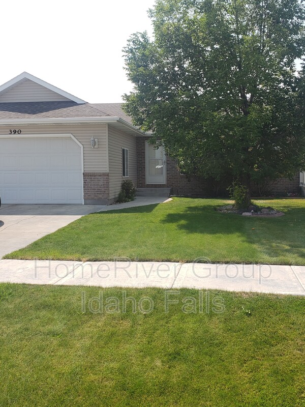 Ammon House: 390 Bridger Dr