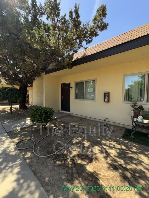Visalia House: 1326 West Elowin Ave