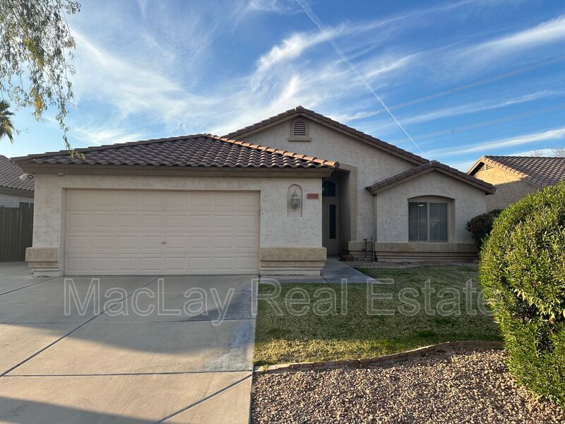 Gilbert House: 334 North Duffy Way