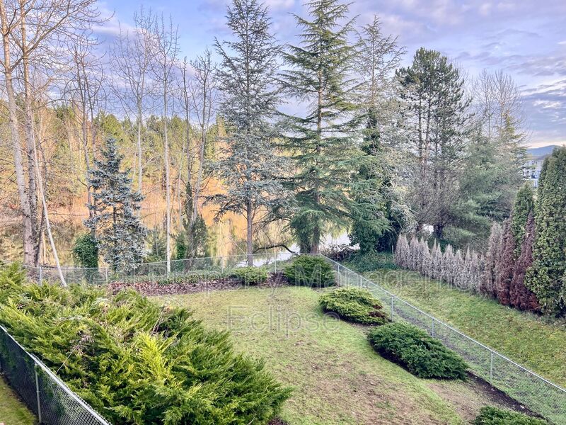 Monroe Condo: 18621 Blueberry Ln