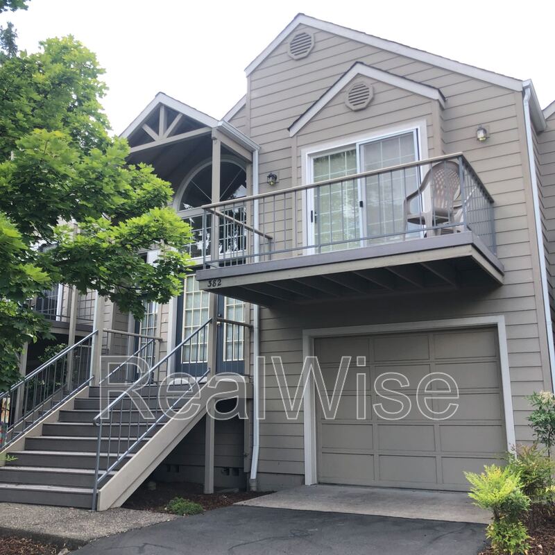 Ashland House: 382 Glenn St