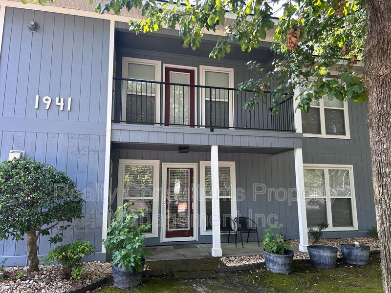 Fayetteville House: 1941 Sardonyx Road