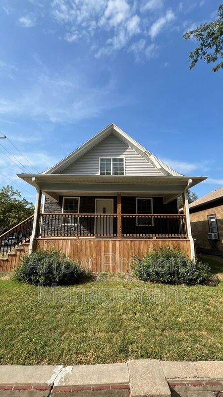 Lincoln House: 900 Charleston