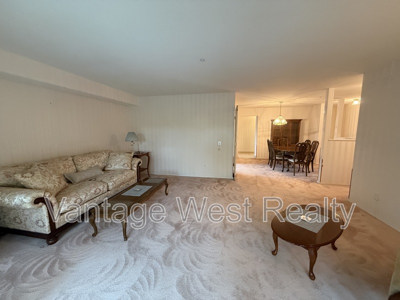 Kelowna Condo: 315b-1045 Sutherland Ave