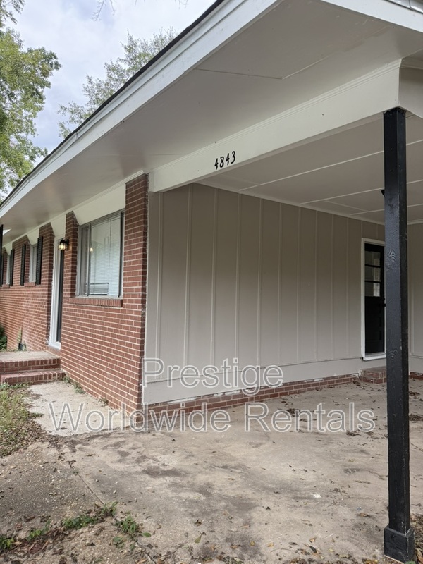 Columbus House: 4843 Wellborn Drive